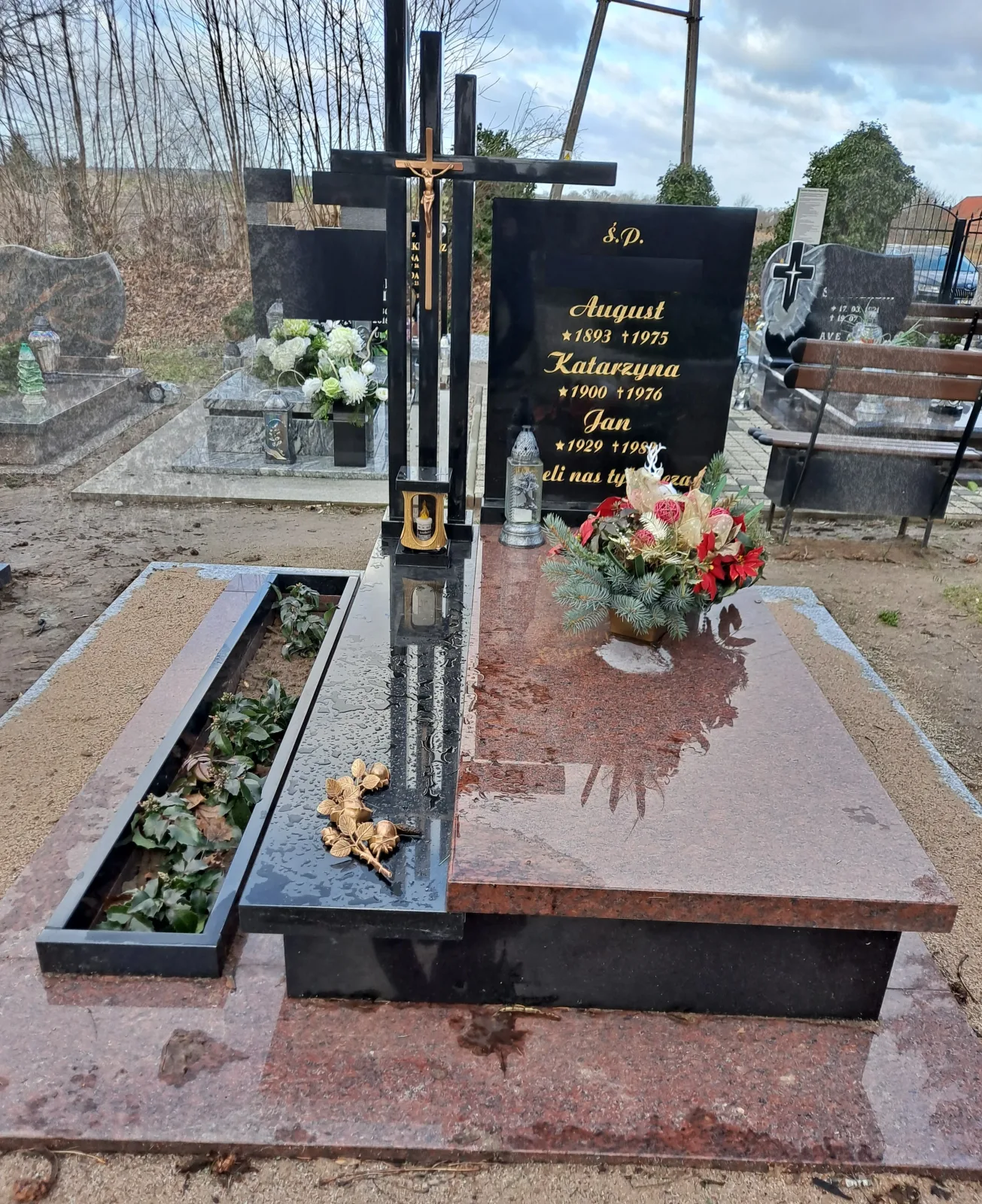 Nagrobek podwójny z rabatką