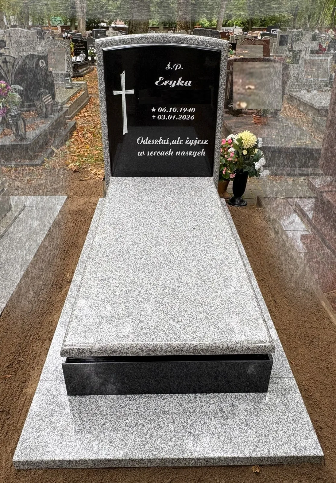 Nagrobek pojedynczy jasny