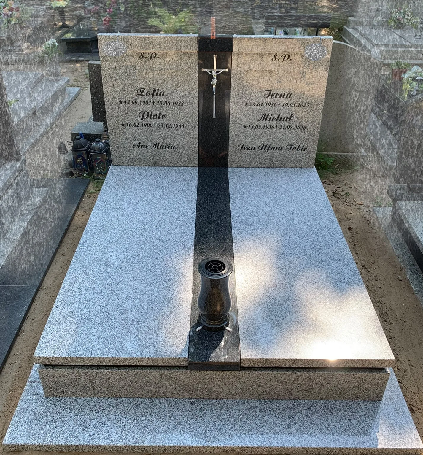 Nagrobek podwójny z dwoma tablicami