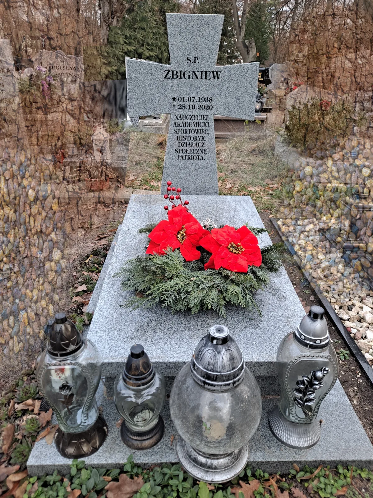 Nagrobek z tablicą krzyżem