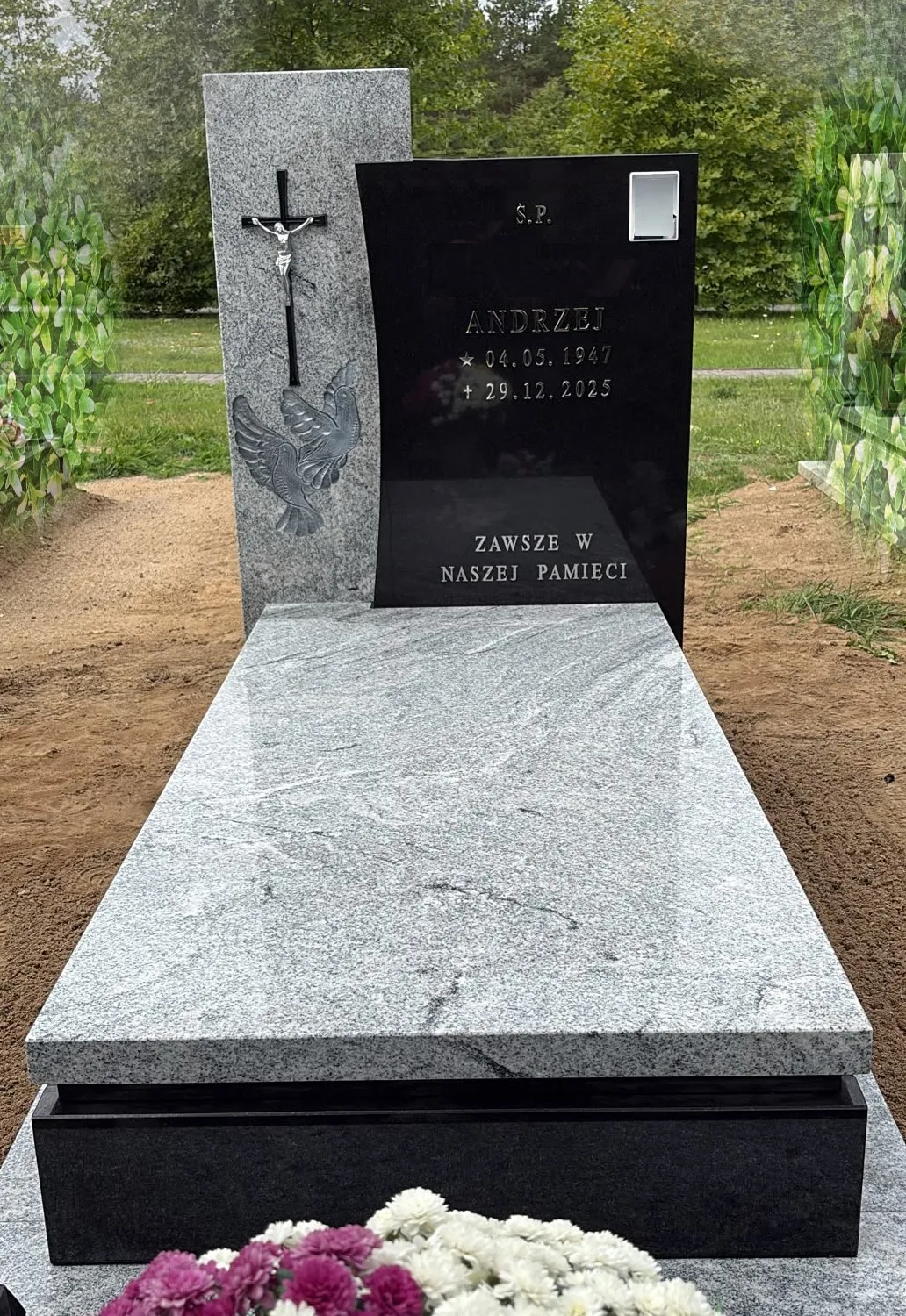 Nagrobek z płaskorzeźbą
